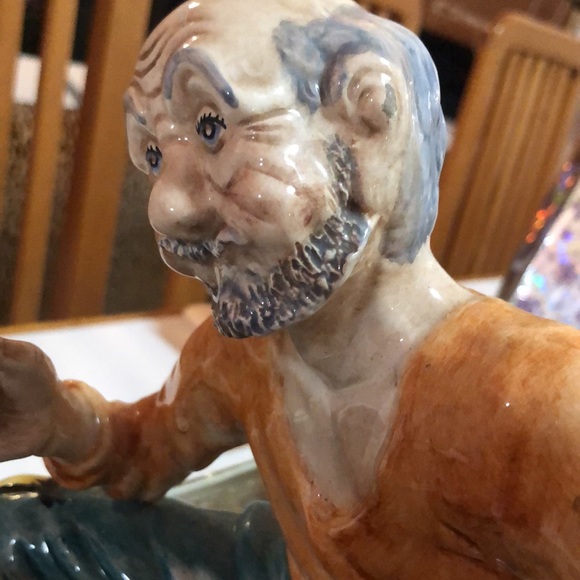 Vintage Derelect cardplayer collectible ceramic sculpture. - Picture 6 of 12